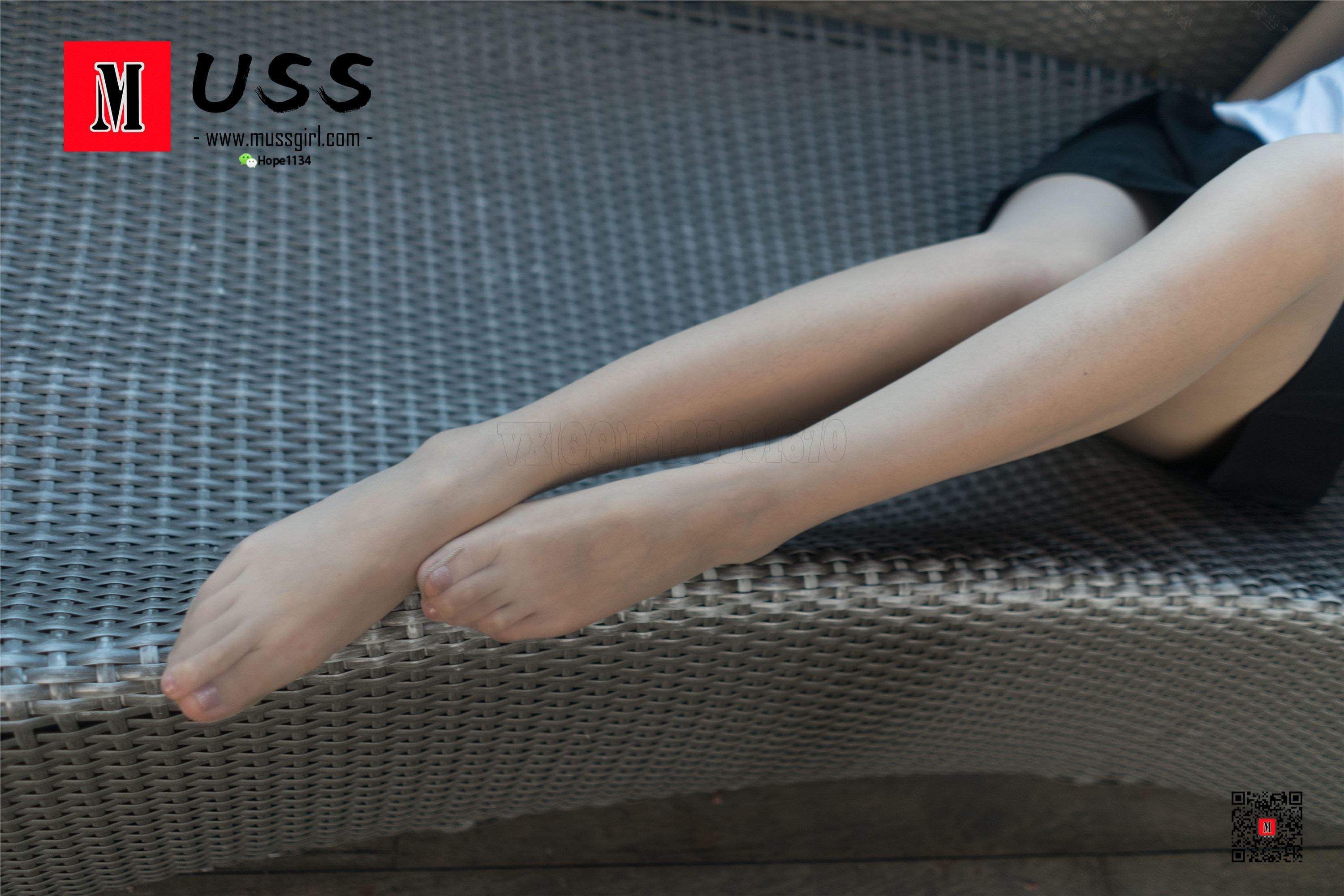 MussGirl慕丝女郎  NO.128 第一次约拍穿丝袜小姐姐